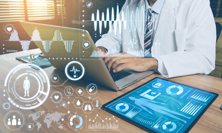 Monitoreo remoto de salud con panel digital y profesional médico